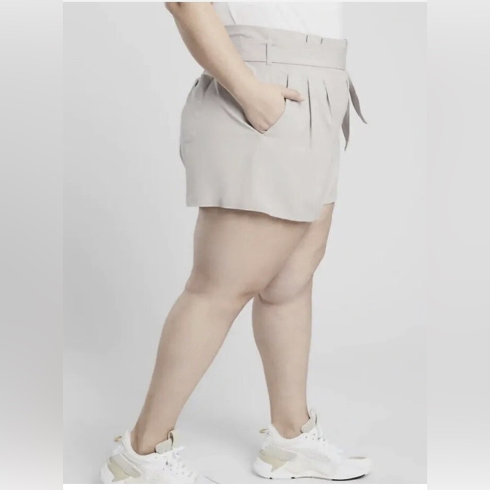 Athleta Skyline Shorts II Beige